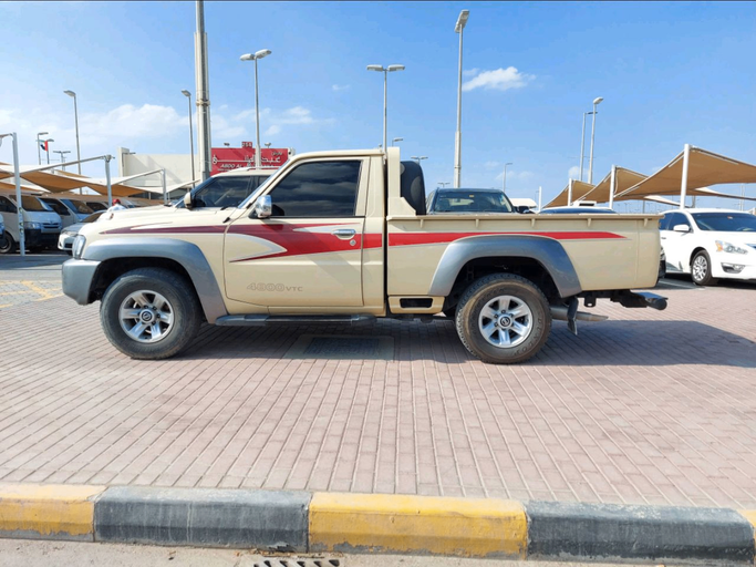 Подержанный Nissan Patrol V (Y61) Рестайлинг, 4.8 л, 2014 в Дубае от Abdo Al Muthanna Used Cars Светло-коричневый цвет. GCC | AUTO.AE
