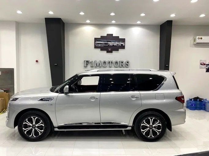 Подержанный Nissan Patrol VI (Y62) Рестайлинг 2, 5.6 л, 2022 в Дубае от F1 Motors Серебристый цвет. GCC | AUTO.AE