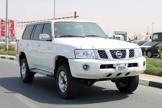 Used Nissan Patrol V (Y61) Facelift, 4.8 l, 2022 in Dubai by Wafrah Automotive Fzco, White color. Japanese Specs | AUTO.AE