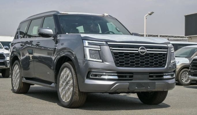 جديدة Nissan Patrol سابعاً (Y63), 3.5 l, 2025 في في الإمارات, دبي من Gulzar Motors FZE، اللون رمادي. مواصفات الخليج | AUTO.AE | إعلان #229759