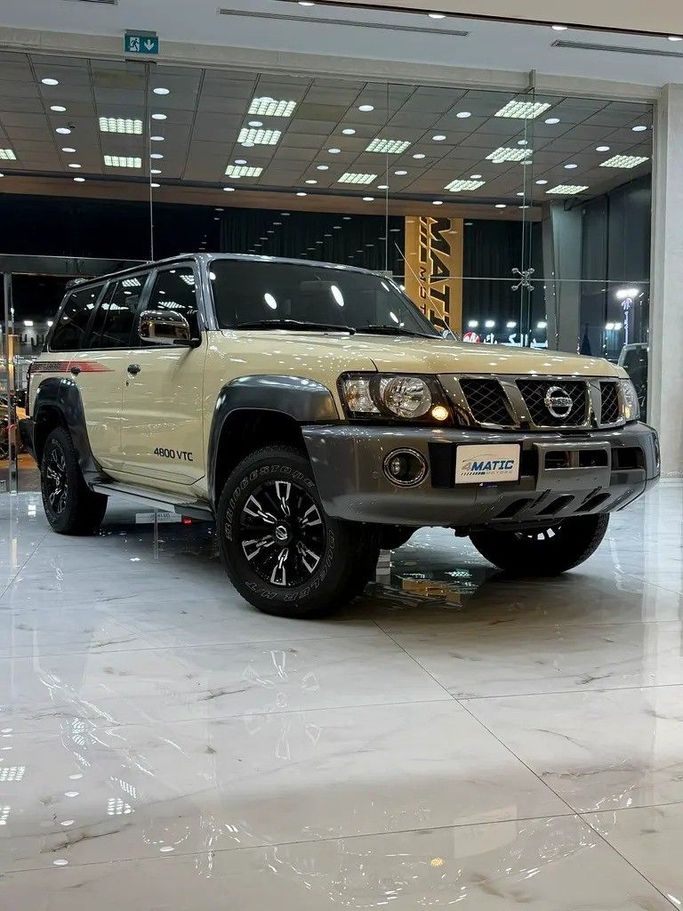 Подержанный Nissan Patrol V (Y61) Рестайлинг, 4.8 л, 2024 в Дубае от 4 Matic Motors Бежевый цвет. GCC | AUTO.AE
