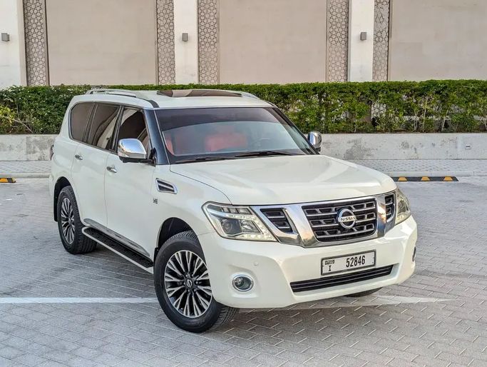 مستعملة Nissan Patrol عملية فيس ليفت VI (Y62), 5.6 l, 2014 في في دبي من NEW ABU TAJ MOTORS، اللون أبيض. مواصفات الخليج | AUTO.AE