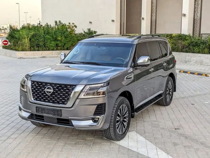 Подержанный Nissan Patrol VII (Y63), 3.8 л, 2024 в Дубае от NEW ABU TAJ MOTORS Серый цвет. GCC | AUTO.AE
