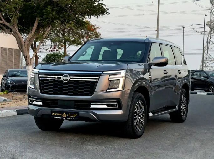 مستعملة Nissan Patrol سابعاً (Y63), 3.8 l, 2025 في في دبي من Q Motors، اللون رمادي. مواصفات الخليج | AUTO.AE | إعلان #263546