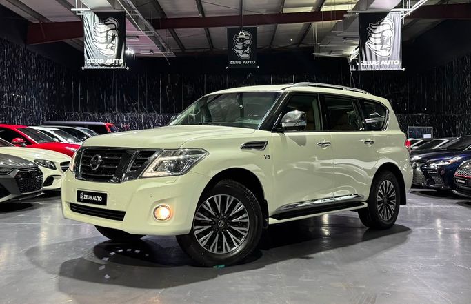 مستعملة Nissan Patrol عملية فيس ليفت VI (Y62), 5.6 l, 2016 في في دبي من Zeus Motors، اللون أبيض. مواصفات الخليج | AUTO.AE | إعلان #269638