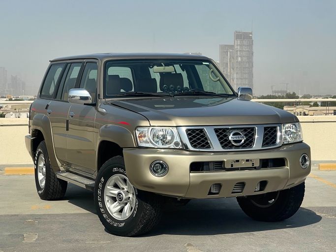 Used ⁦Nissan Patrol V (Y61) Facelift, 4.8 l, 2016⁩ in UAE, Dubai by Gulf Motors, Golden color. GCC Specs | AUTO.AE | Listing #289989