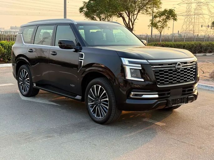 جديدة ⁦Nissan Patrol سابعاً (Y63)، 3.8 l، 2026⁩ في في الإمارات, دبي من Royal Motors، اللون أسود. مواصفات الخليج | AUTO.AE | إعلان #295238