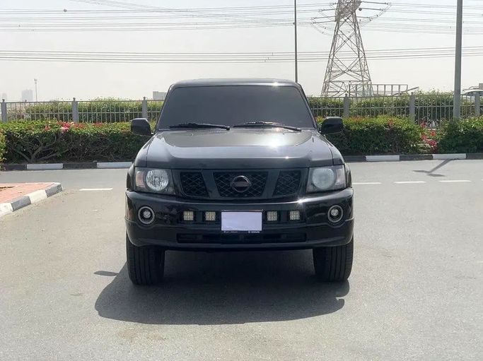 مستعملة Nissan Patrol عملية فيس ليفت V (Y61)، 4.8 لتر، 2017 في الإمارات، دبي من Royal Motors، اللون أسود. مواصفات الخليج | AUTO.AE | إعلان #295387 — صورة 2 من 13