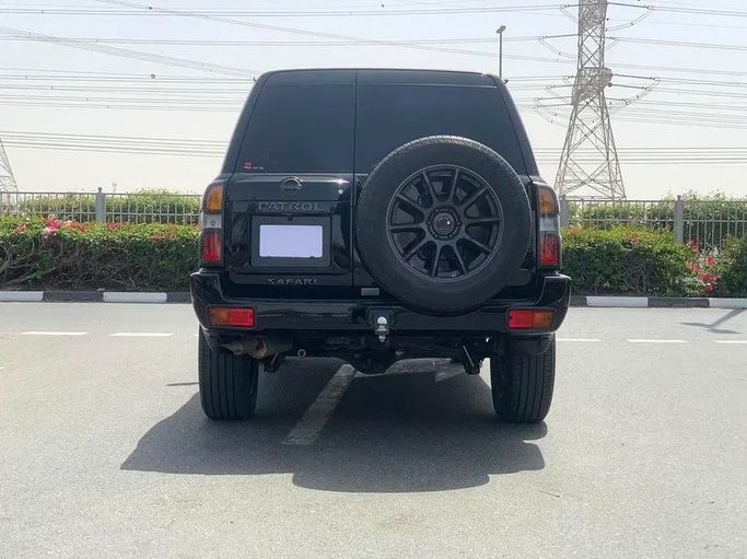 مستعملة Nissan Patrol عملية فيس ليفت V (Y61)، 4.8 لتر، 2017 في الإمارات، دبي من Royal Motors، اللون أسود. مواصفات الخليج | AUTO.AE | إعلان #295387 — صورة 12 من 13