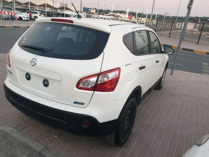 Подержанный Nissan Qashqai II, 2.0 л, 2014 в Дубае от Abdo Al Muthanna Used Cars Белый цвет. GCC | AUTO.AE