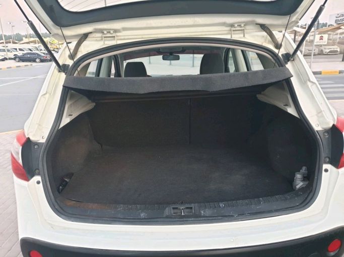 Подержанный Nissan Qashqai II, 2.0 л, 2014 в Дубае от Abdo Al Muthanna Used Cars Белый цвет. GCC | AUTO.AE