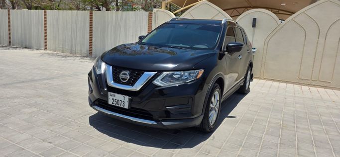 مستعملة ⁦Nissan Rogue فيس ليفت الثاني، 2.5 l، 2018⁩ في في الإمارات, دبي، اللون أسود. المواصفات الأمريكية | AUTO.AE | إعلان #291464