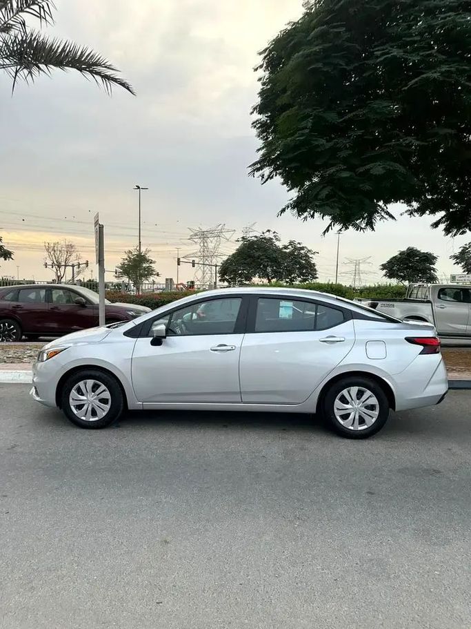 Новый Nissan Sunny N18, 1.6 л, 2023 в Дубае от First Choice Motors Серебристый цвет. GCC | AUTO.AE