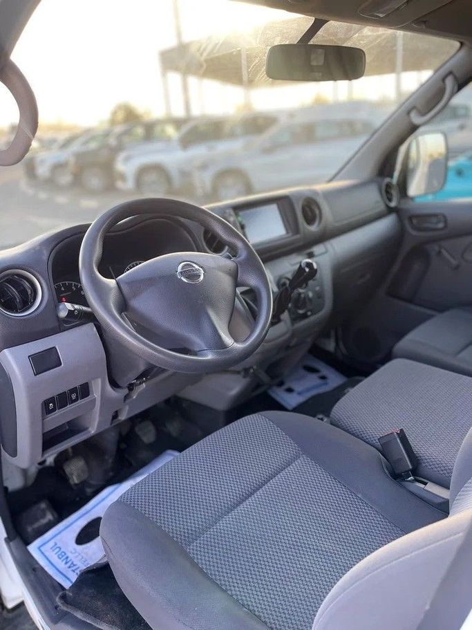 Подержанный Nissan Urvan V (E26) / NV350 Urvan, 2.5 л, 2022 в Дубае от Shalimar Белый цвет. GCC | AUTO.AE