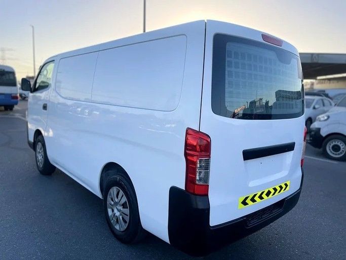 Подержанный Nissan Urvan V (E26) / NV350 Urvan, 2.5 л, 2022 в Дубае от Shalimar Белый цвет. GCC | AUTO.AE