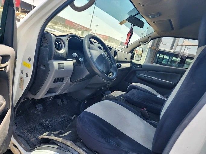 Подержанный Nissan Urvan V (E26) / NV350 Urvan, 2.5 л, 2014 в Дубае от Abdo Al Muthanna Used Cars Белый цвет. GCC | AUTO.AE