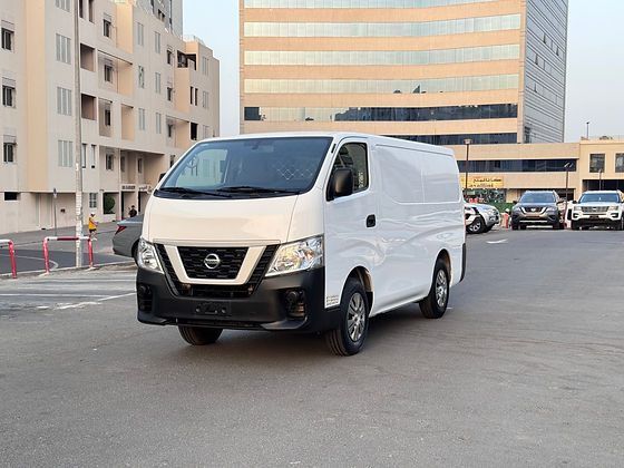 Подержанный Nissan Urvan V (E26) / NV350 Urvan, 2.5 л, 2022 в Дубае от DEVA CARS Белый цвет. GCC | AUTO.AE