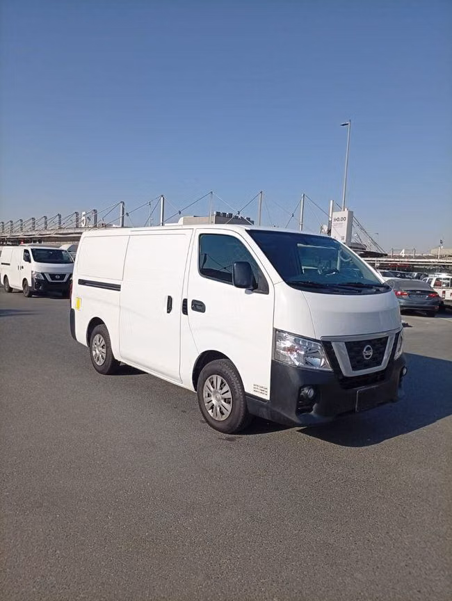 Подержанный Nissan Urvan V (E26) / NV350 Urvan, 2.5 л, 2022 в Дубае от Al Warqa Used Cars LLC Белый цвет. GCC | AUTO.AE | Объявление #272434