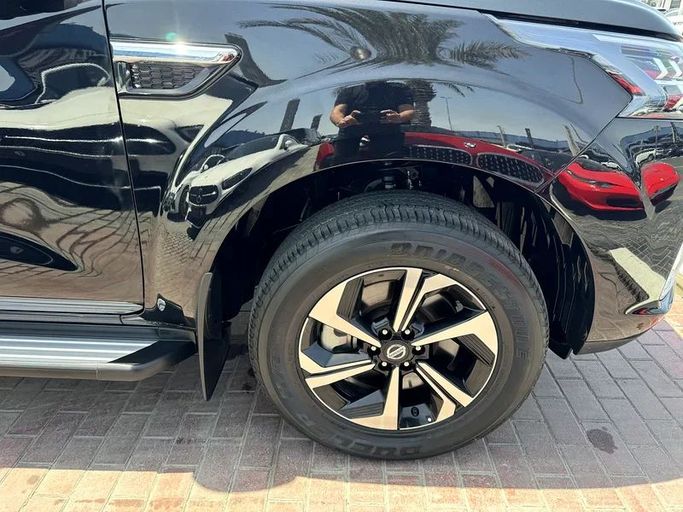 Подержанный Nissan X-Terra, 2.5 л, 2023 в Дубае от Nice Cars Motos Черный цвет. GCC | AUTO.AE