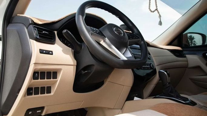 Подержанный Nissan X-Trail III Рестайлинг, 2.5 л, 2022 в Дубае от Dresden Motors Белый цвет. GCC | AUTO.AE