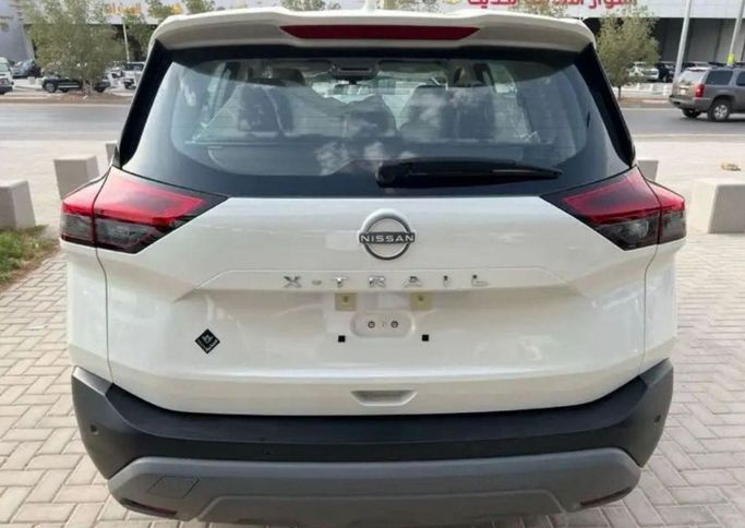 New Nissan X-Trail IV, 2.5 l, 2023 in Dubai by Mohamed Hakim Motors, White color. GCC Specs | AUTO.AE