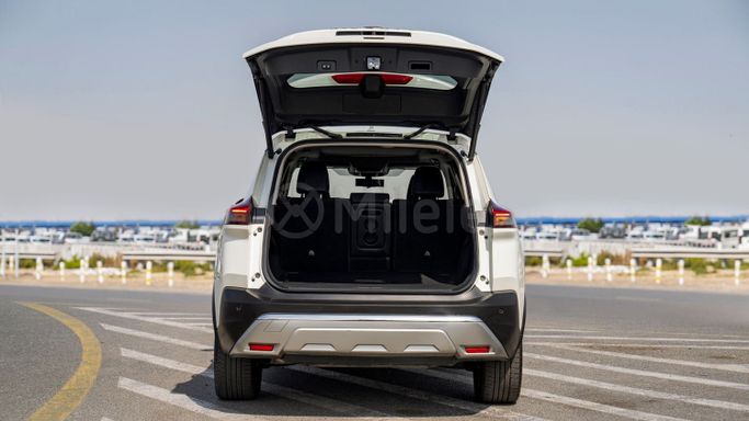Used Nissan X-Trail IV, 1.5 l, 2023 in Dubai by Milele, White color. Other | AUTO.AE