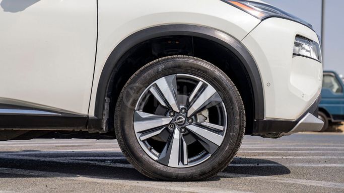 Used Nissan X-Trail IV, 1.5 l, 2023 in Dubai by Milele, White color. Other | AUTO.AE