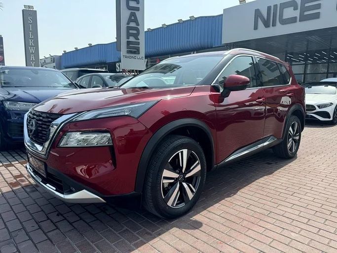 Подержанный Nissan X-Trail IV, 1.5 л, 2023 в Дубае от Nice Cars Motos Красный цвет. GCC | AUTO.AE