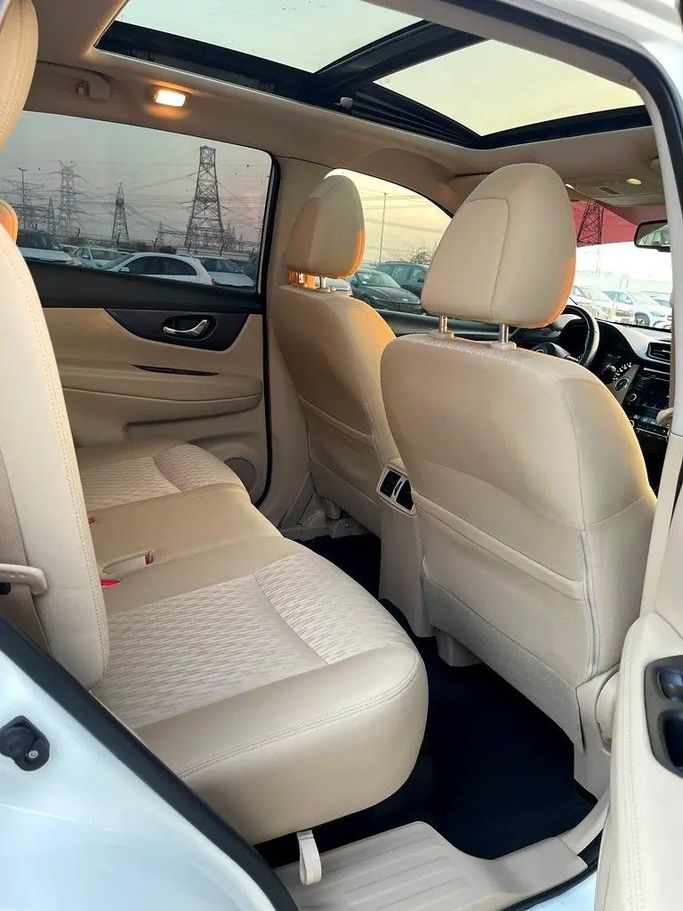 Подержанный Nissan X-Trail III Рестайлинг, 2.5 л, 2021 в Дубае от Shalimar Белый цвет. GCC | AUTO.AE