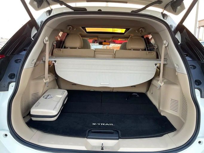 Подержанный Nissan X-Trail III Рестайлинг, 2.5 л, 2021 в Дубае от Shalimar Белый цвет. GCC | AUTO.AE