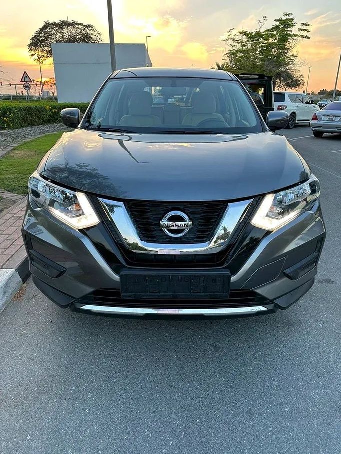 Подержанный Nissan X-Trail III Рестайлинг, 2.5 л, 2020 в Дубае от First Choice Motors Серый цвет. GCC | AUTO.AE