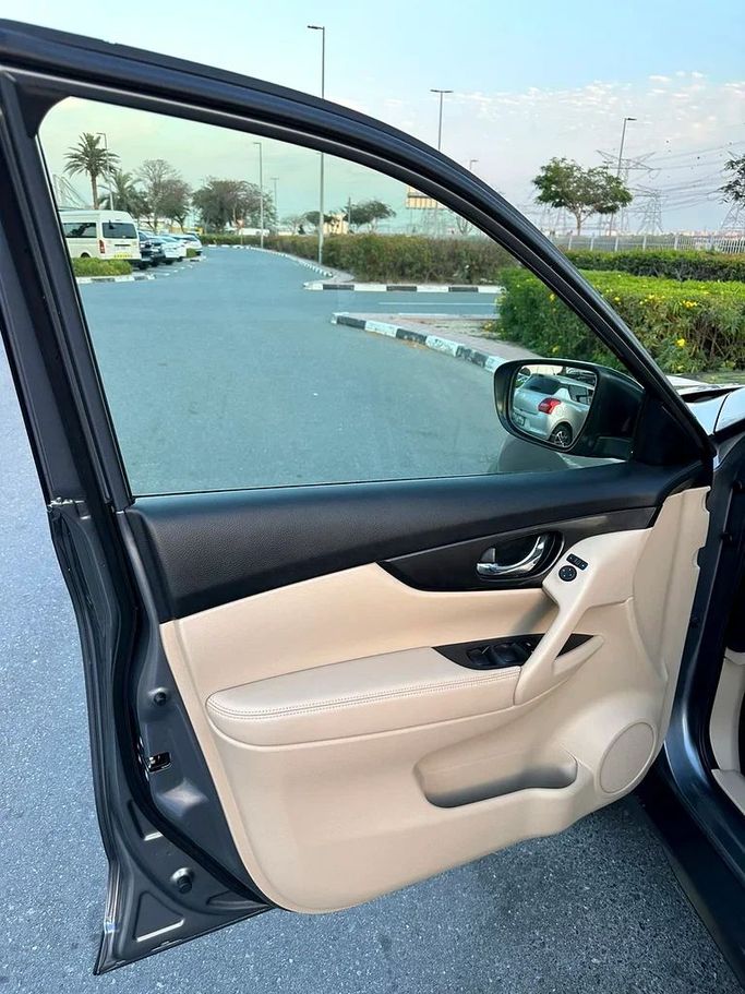 Подержанный Nissan X-Trail III Рестайлинг, 2.5 л, 2020 в Дубае от First Choice Motors Серый цвет. GCC | AUTO.AE