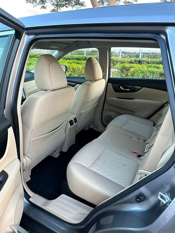 Подержанный Nissan X-Trail III Рестайлинг, 2.5 л, 2020 в Дубае от First Choice Motors Серый цвет. GCC | AUTO.AE