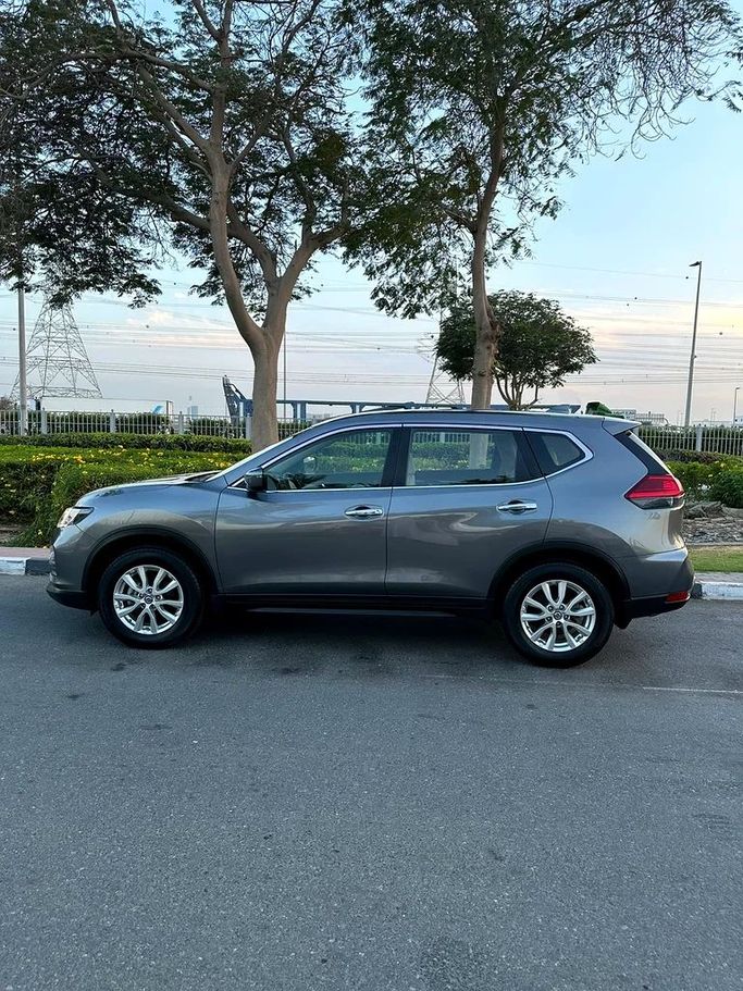 Подержанный Nissan X-Trail III Рестайлинг, 2.5 л, 2020 в Дубае от First Choice Motors Серый цвет. GCC | AUTO.AE