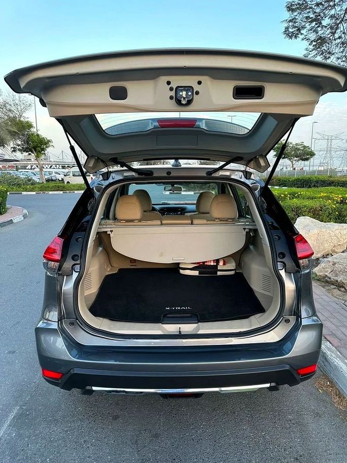 Подержанный Nissan X-Trail III Рестайлинг, 2.5 л, 2020 в Дубае от First Choice Motors Серый цвет. GCC | AUTO.AE