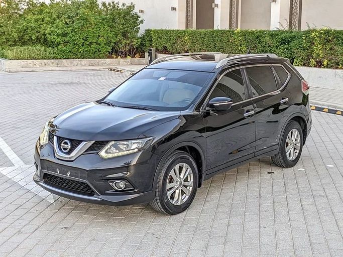 مستعملة Nissan X-Trail ثالثاً, 2.5 l, 2015 في في دبي من NEW ABU TAJ MOTORS، اللون أسود. مواصفات الخليج | AUTO.AE