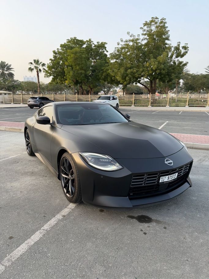 مستعملة Nissan Z, 3.0 l, 2023 في في دبي، اللون أسود. مواصفات الخليج | AUTO.AE