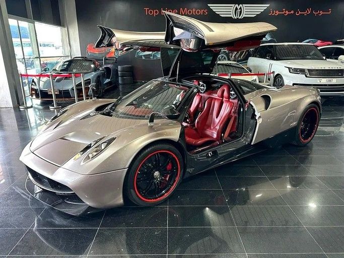 Подержанный Pagani Huayra, 6.0 л, 2015 в Дубае от Top Line Motors Бронзовый цвет. GCC | AUTO.AE