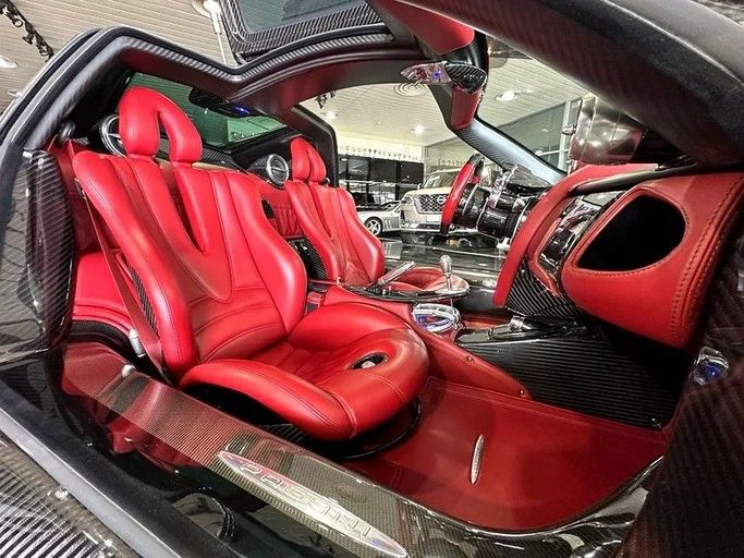 Подержанный Pagani Huayra, 6.0 л, 2015 в Дубае от Top Line Motors Бронзовый цвет. GCC | AUTO.AE