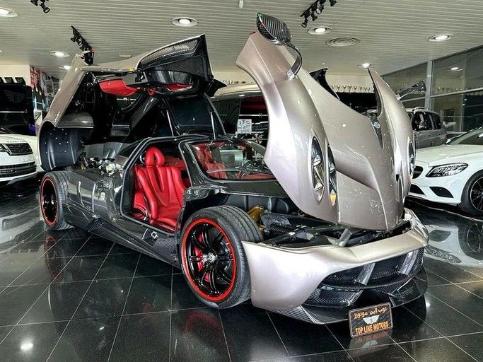 Подержанный Pagani Huayra, 6.0 л, 2015 в Дубае от Top Line Motors Бронзовый цвет. GCC | AUTO.AE