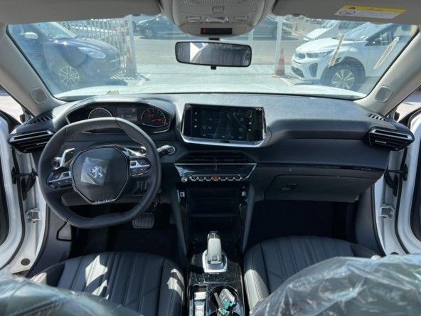 Новый Peugeot 2008 II, 1.2 л, 2023 в Дубае от Titanum Cars Белый цвет. Китайская | AUTO.AE