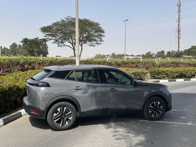Новый Peugeot 2008 II Рестайлинг, 1.2 л, 2025 в Дубае от Allied Motors Серый цвет. GCC | AUTO.AE