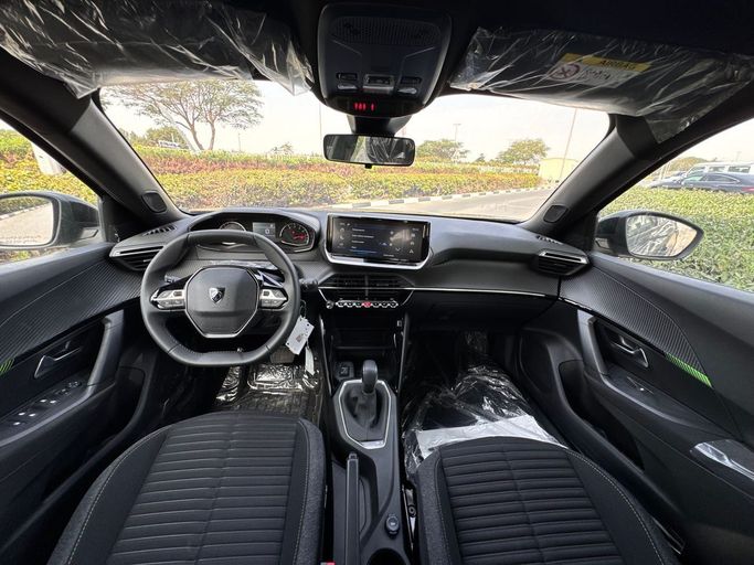 Новый Peugeot 2008 II Рестайлинг, 1.2 л, 2025 в Дубае от Allied Motors Серый цвет. GCC | AUTO.AE