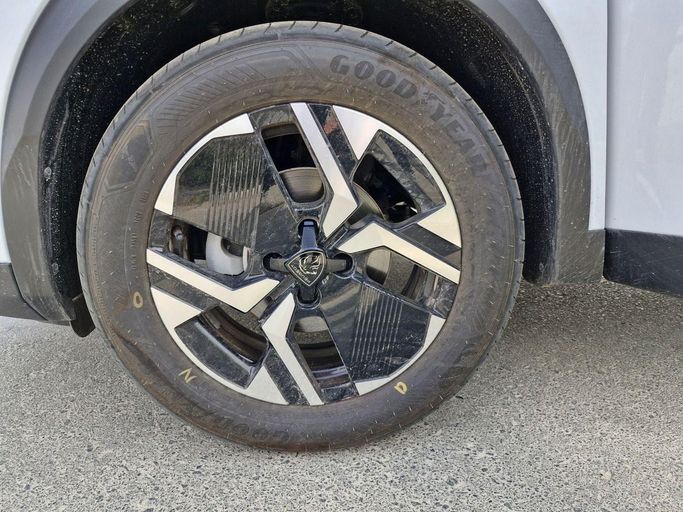 Новый Peugeot 2008 II Рестайлинг, 1.2 л, 2025 в Дубае от Allied Motors Белый цвет. GCC | AUTO.AE