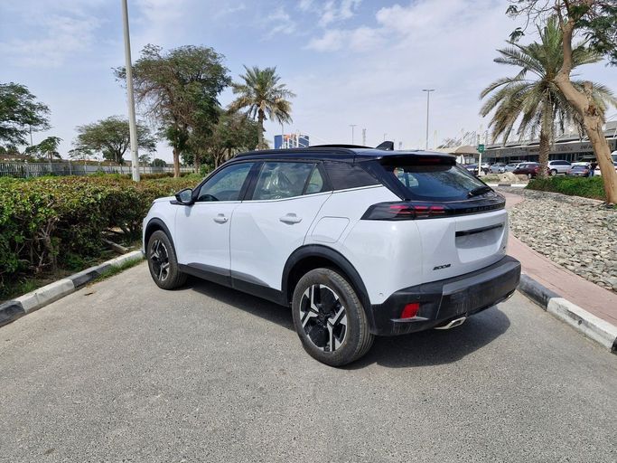 Новый Peugeot 2008 II Рестайлинг, 1.2 л, 2025 в Дубае от Allied Motors Белый цвет. GCC | AUTO.AE