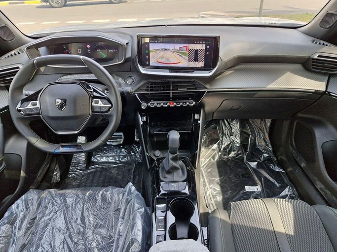 Новый Peugeot 2008 II Рестайлинг, 1.2 л, 2025 в Дубае от Allied Motors Белый цвет. GCC | AUTO.AE