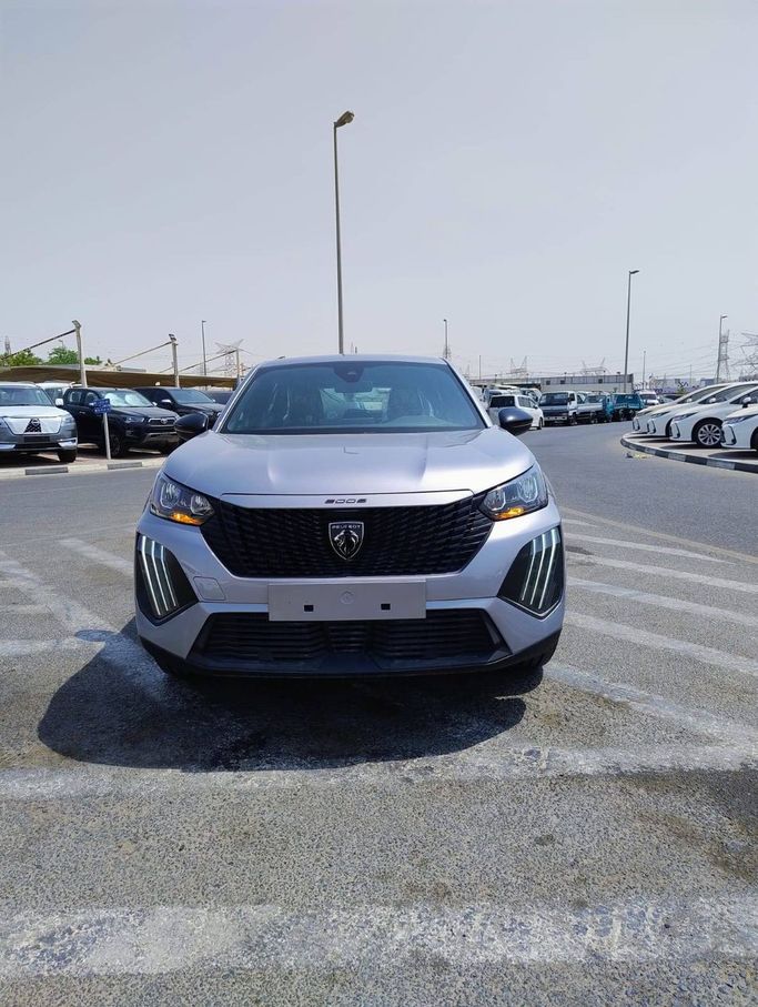 Новый Peugeot 2008 II Рестайлинг, 1.2 л, 2025 в Дубае от Alkady Cars Серый цвет. GCC | AUTO.AE