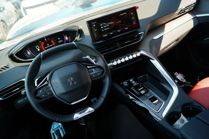 New Peugeot 5008 II Facelift, 1.6 l, 2025 in Dubai by TRADEX FRANCE MOTORS, Silver color. Other | AUTO.AE