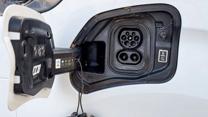 New Peugeot Expert III Facelift, 2024 in Dubai by Altass Motors, White color. Other | AUTO.AE