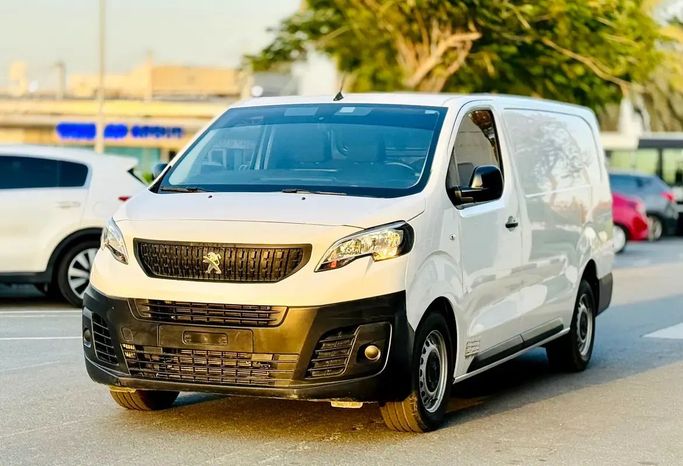 Подержанный Peugeot Expert III, 2.0 л, 2020 в Дубае от Verified Hub Used Automobile Trading LLC Белый цвет. GCC | AUTO.AE